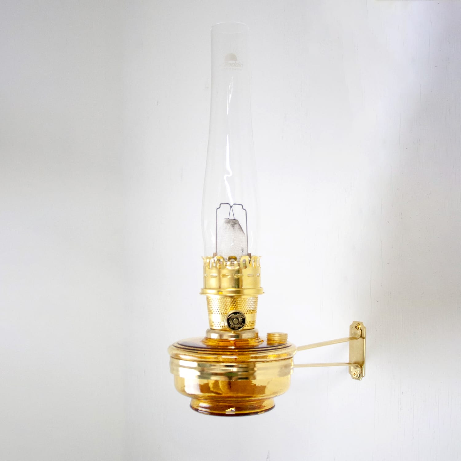 Oil Lantern Lamps: The Forgotten method for lighting your way 1 aladdin amber regency wall oil lamp